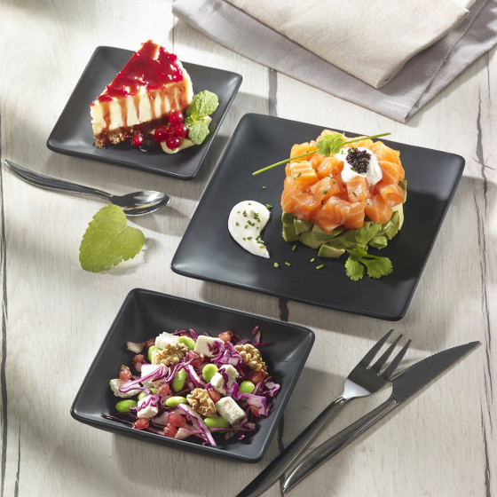 Piatto Fluid' in ceramica nera da 110x110x14 mm